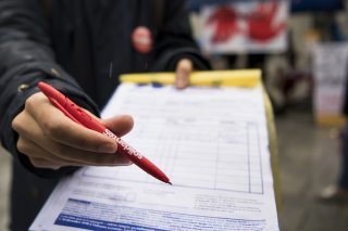 Le Conseil fédéral estime qu'il doit toujours être possible de payer pour récolter des signatures (image d'illustration).